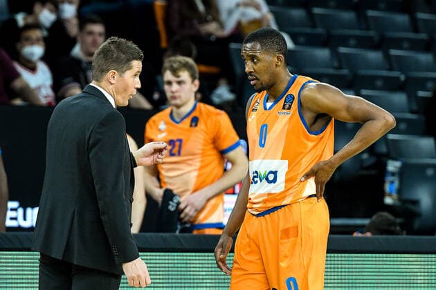 GER, EuroCup, ratiopharm ulm vs Frutti Extra Bursaspor 29 03 2022, ratiopharm arena, Neu Ulm, GER, EuroCup, ratiopharm ulm vs Frutti Extra Bursaspor, in picture Jaka Lakovic Ulm discusses with Semaj Christon Ulm, 0 nordphotoxGmbHx xHafner nph00200
