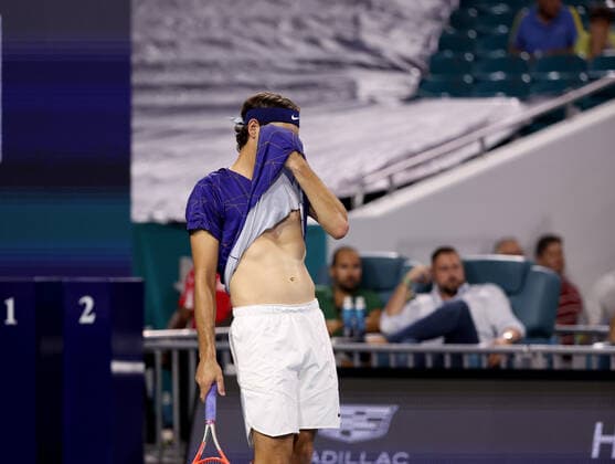 March 29, 2022, Miami Gardens, Florida, United States Of America: MIAMI GARDENS, FLORIDA - MARCH 29: Miomir Kecmanovic of Serbia defeats Taylor Fritz of the United States during the Men s Singles match on Day 9 of the 2022 Miami Open at Hard Rock Stadium on March 29, 2022 in Miami Gardens, Florida....People: Taylor Fritz Miami Gardens United States Of America - ZUMAs214 20220329_zda_s214_101 Copyright: xSMGx