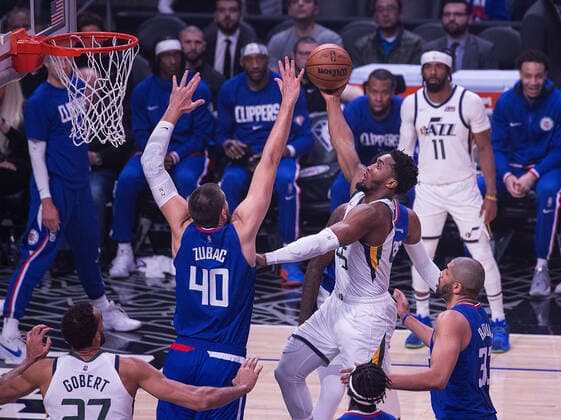 March 29, 2022, Los Angeles, California, USA: Donovan Mitchell 45 of the Utah Jazz shoots the ball as Ivica Zubac 40 of the Los Angeles Clippers jumps to block during their NBA, Basketball Herren, USA game on Tuesday March 29, 2022 at Crypto.com Arena in Los Angeles, California. Clippers defeat Jazz, 121-115. ARIANA RUIZ PI Los Angeles USA - ZUMAp124 20220329_zaa_p124_010 Copyright: xArianaxRuizx