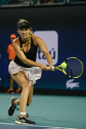 Danielle Collins (USA) is defeated by Naomi Osaka (JPN) 2-6, 1-6, at the Miami Open being played at Hard Rock Stadium in Miami Gardens, Florida on March 29, 2022: Ã‚ Tennisclix CSM Miami Gardens USA - ZUMAc04_ 20220329_zaf_c04_068 Copyright: xKarlaxKinnex