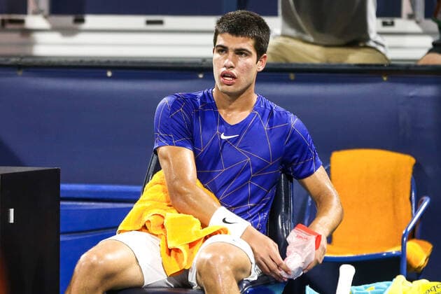 March 29, 2022, Miami Gardens, Florida, United States: Carlos Alcaraz (ESP) on the sidelines during the men s singles fourth round at the Miami Open presented by Itau at Hard Rock Stadium in Miami Gardens, Florida. Miami Gardens United States - ZUMAw109 20220329_zap_w109_126 Copyright: xDebbyxWongx