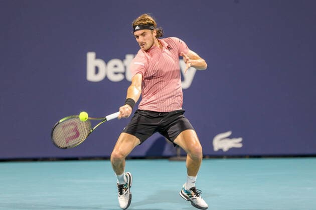March 29, 2022, Miami Gardens, Florida, United States: Stefanos Tsitsipas (GRE) returns a shot during the men s singles fourth round at the Miami Open presented by Itau at Hard Rock Stadium in Miami Gardens, Florida. Miami Gardens United States - ZUMAw109 20220329_zap_w109_113 Copyright: xDebbyxWongx