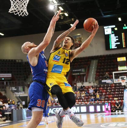 Jonah Radebaugh Giants, right MHP Riesen Ludwigsburg vs Mitteldeutscher BC Basketball Bundesliga 2021 2022 Ludwigsburg , GER, 30 03 2022,