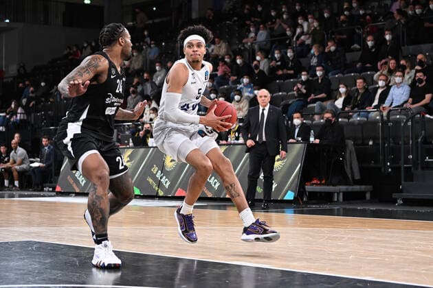 Basketball I Men I 2021 2022 Season I Eurocup I 17 Matchday I Hamburg Towers Dolomiti Energia Trento I 30 03 2022 Caleb Homesley 5, Hamburg Towers vs Jordan Caroline 24, Dolomiti Energia Trento Hamburg edel optics de Arena Hamburg Germany Copyright: xLobeca AndreasxHannigx