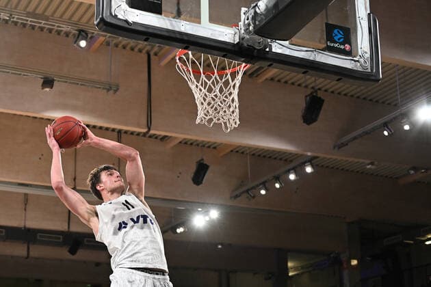 Basketball I men I season 2021 2022 I Eurocup I 17 matchday I Hamburg Towers Dolomiti Energia Trento I 30 03 2022 Bäääm Maik Kotsar 11, Hamburg Towers with undisturbed dunk Hamburg edel optics de Arena Hamburg Germany Copyright: xLobeca AndreasxHannigx