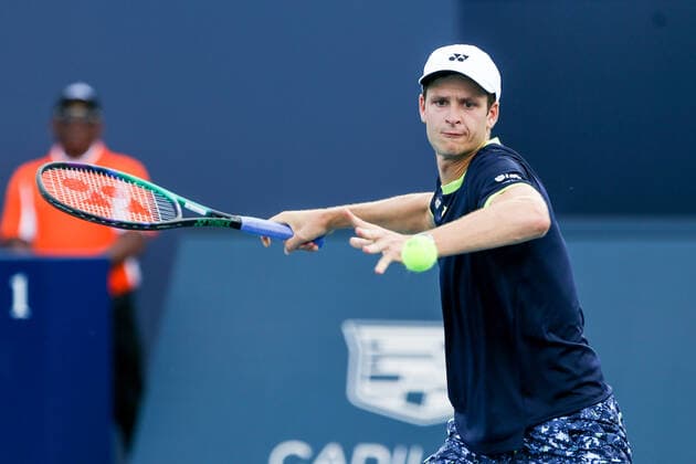 March 30, 2022, Miami Gardens, Florida, United States: Hubert Hurkacz (POL) returns a shot during the men s doubles quarterfinals at the Miami Open presented by Itau at Hard Rock Stadium in Miami Gardens, Florida. Miami Gardens United States - ZUMAw109 20220330_zap_w109_047 Copyright: xDebbyxWongx
