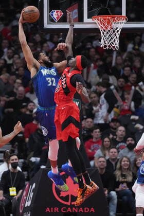March 30, 2022, TORONTO, ON, CANADA: Minnesota Timberwolves centre Karl-Anthony Towns (32) dunks the ball past Toronto Raptors forward Chris Boucher (25) during first half NBA, Basketball Herren, USA basketball action in Toronto, Wednesday, March 30, 2022. Canada News - March 30, 2022  - ZUMAc35_ 20220330_zaf_c35_127 Copyright: xNathanxDenettex