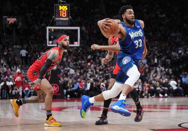March 30, 2022, TORONTO, ON, CANADA: Minnesota Timberwolves centre Karl-Anthony Towns (32) drives past Toronto Raptors guard Gary Trent Jr. (33) during second half NBA, Basketball Herren, USA basketball action in Toronto, Wednesday, March 30, 2022. Canada News - March 30, 2022  - ZUMAc35_ 20220330_zaf_c35_167 Copyright: xNathanxDenettex