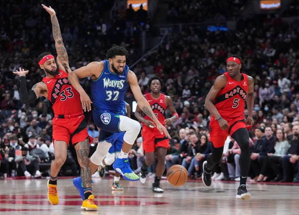 March 30, 2022, TORONTO, ON, CANADA: Minnesota Timberwolves centre Karl-Anthony Towns (32) drives around Toronto Raptors guard Gary Trent Jr. (33) as Raptors forward Precious Achiuwa (5) looks on during second half NBA, Basketball Herren, USA basketball action in Toronto, Wednesday, March 30, 2022. Canada News - March 30, 2022  - ZUMAc35_ 20220330_zaf_c35_172 Copyright: xNathanxDenettex