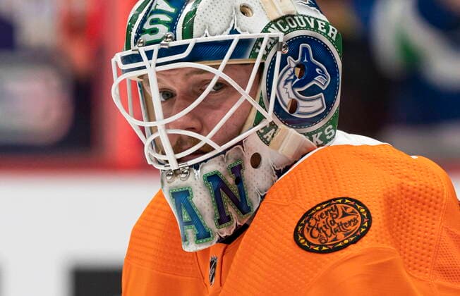 Sport Themen der Woche KW13 Sport Bilder des Tages March 30, 2022, Vancouver, BC, CANADA: Vancouver Canucks Thatcher Demko wears a commemorative jersey with a shoulder patch Every Child Matters in honour of the First Nations during the pre-game warmup prior to NHL, Eishockey Herren, USA hockey action against the St. Louis Blues in Vancouver, B.C., Wednesday, Mar. 30, 2022. Canada News - March 30, 2022  - ZUMAc35_ 20220330_zaf_c35_179 Copyright: xRichxLamx