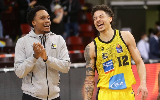 Ludwigsburg , Basketball easycredit BBL Bundesliga MHP Riesen Ludwigsburg vs SYNTAINICS MBC , from left James Woodard Jonah Radebaugh Giants