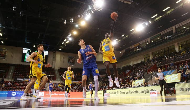 Ludwigsburg , Basketball easycredit BBL Bundesliga MHP Riesen Ludwigsburg vs SYNTAINICS MBC , from left Goran Huskic MBC Rawle Alkins Riesen
