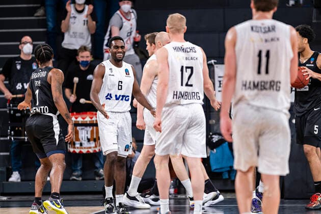Osaro Jürgen Rich Towers is pleased 30 03 22, Hamburg, Hamburg Towers vs Dolimiti Energia Trento, Basketball 7Days EuroCup, Round 17, Season 2021 2022 Â