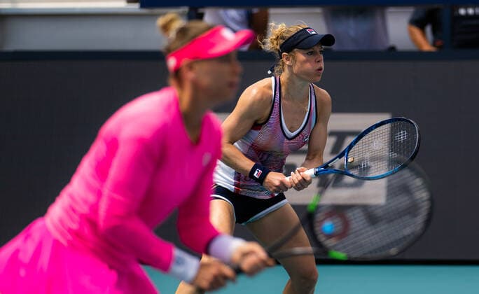 March 30, 2022, MIAMI, FLORIDA, UNITED STATES: Laura Siegemund of Germany & Vera Zvonareva of Russia in action during the doubles quarter-final of the 2022 Miami Open WTA, Tennis Damen 1000 tennis tournament MIAMI UNITED STATES - ZUMAa181 20220330_zaa_a181_040 Copyright: xRobxPrangex