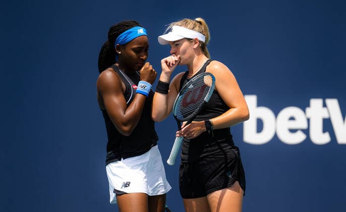March 30, 2022, MIAMI, FLORIDA, UNITED STATES: Cori Gauff of the United States & Catherine McNally of the United States during the doubles quarter-final of the 2022 Miami Open WTA, Tennis Damen 1000 tennis tournament MIAMI UNITED STATES - ZUMAa181 20220330_zaa_a181_047 Copyright: xRobxPrangex