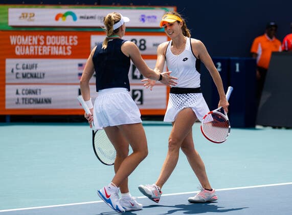 March 30, 2022, MIAMI, FLORIDA, UNITED STATES: Jil Teichmann of Switzerland & Alize Cornet of France during the doubles quarter-final of the 2022 Miami Open WTA, Tennis Damen 1000 tennis tournament MIAMI UNITED STATES - ZUMAa181 20220330_zaa_a181_055 Copyright: xRobxPrangex