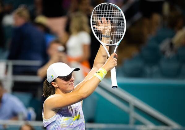 March 30, 2022, MIAMI, FLORIDA, UNITED STATES: Iga Swiatek of Poland in action during the quarter-final of the 2022 Miami Open WTA, Tennis Damen 1000 tennis tournament against Petra Kvitova of the Czech Republic MIAMI UNITED STATES - ZUMAa181 20220330_zaa_a181_082 Copyright: xRobxPrangex