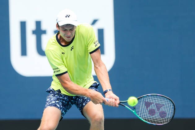 March 31, 2022, Miami Gardens, Florida, United States: Hubert Hurkacz (POL) returns a shot during the men s singles quarterfinals at the Miami Open presented by Itau at Hard Rock Stadium in Miami Gardens, Florida. Miami Gardens United States - ZUMAw109 20220331_zap_w109_004 Copyright: xDebbyxWongx