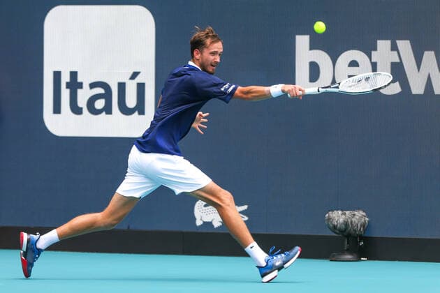 March 31, 2022, Miami Gardens, Florida, United States: Daniil Medvedev (RUS) returns a shot during the men s singles quarterfinals at the Miami Open presented by Itau at Hard Rock Stadium in Miami Gardens, Florida. Miami Gardens United States - ZUMAw109 20220331_zap_w109_014 Copyright: xDebbyxWongx