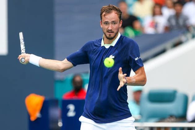 Sport Bilder des Tages March 31, 2022, Miami Gardens, Florida, United States: Daniil Medvedev (RUS) returns a shot during the men s singles quarterfinals at the Miami Open presented by Itau at Hard Rock Stadium in Miami Gardens, Florida. Miami Gardens United States - ZUMAw109 20220331_zap_w109_019 Copyright: xDebbyxWongx