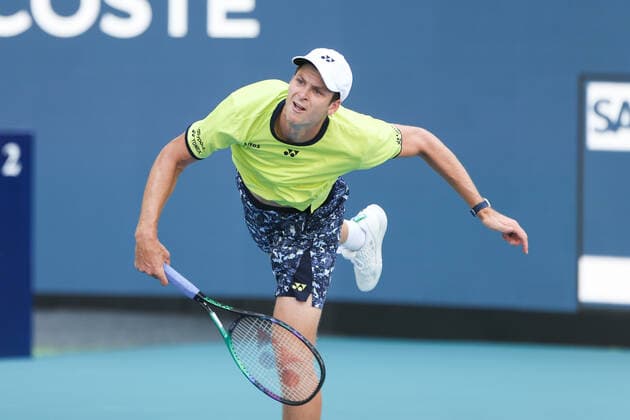 March 31, 2022, Miami Gardens, Florida, United States: Hubert Hurkacz (POL) serves during the men s singles quarterfinals at the Miami Open presented by Itau at Hard Rock Stadium in Miami Gardens, Florida. Miami Gardens United States - ZUMAw109 20220331_zap_w109_023 Copyright: xDebbyxWongx