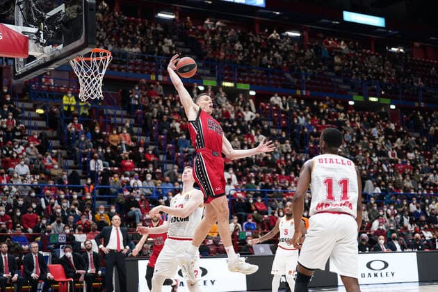 Sport Bilder des Tages Mandatory Credit: Photo by Simone Lucarelli LiveMedia Shutterstock (12876599z) Kaleb Tarczewski (AX Armani Exchange Olimpia Milano) Basketball Euroleague Championship A X Armani Exchange Milano vs AS Monaco, Mediolanum Forum, Milan, Italy - 31 Mar 2022 Basketball Euroleague Championship A X Armani Exchange Milano vs AS Monaco, Mediolanum Forum, Milan, Italy - 31 Mar 2022  Copyright: xSimonexLucarelli LiveMedia Shutterstockx 12876599z