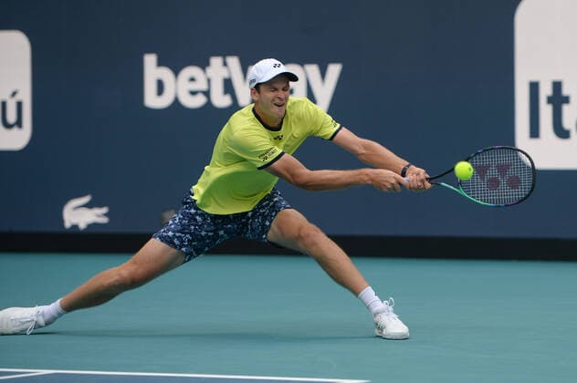 Hubert Hurkacz (POL) defeated Daniil Medvedev (RUS) 7-6 (9-7), 6-3, at the Miami Open being played at Hard Rock Stadium in Miami Gardens, Florida on March 31, 2022: Ã‚ Tennisclix CSM Miami Gardens USA - ZUMAc04_ 20220331_zaf_c04_107 Copyright: xKarlaxKinnex