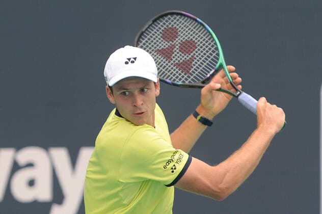 Hubert Hurkacz (POL) defeated Daniil Medvedev (RUS) 7-6 (9-7), 6-3, at the Miami Open being played at Hard Rock Stadium in Miami Gardens, Florida on March 31, 2022: Ã‚ Tennisclix CSM Miami Gardens USA - ZUMAc04_ 20220331_zaf_c04_113 Copyright: xKarlaxKinnex
