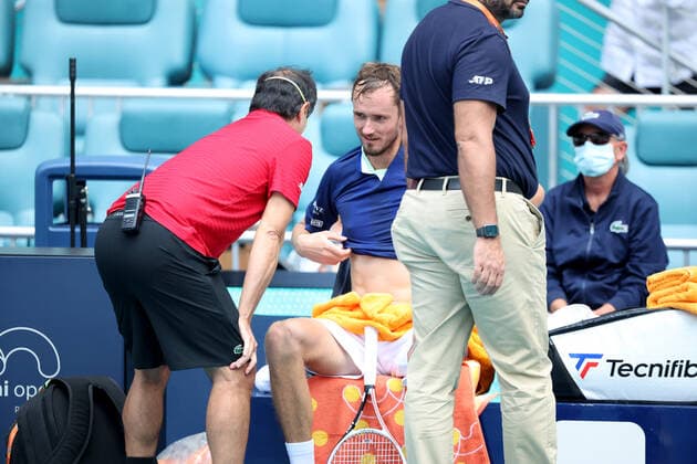 March 31, 2022, Miami Gardens, Florida, United States Of America: MIAMI GARDENS, FLORIDA - MARCH 31: Hubert Hurkacz of Poland defeats Daniil Medvedev of Russia in the quarter finals of the men s singles at the Miami Open at the Hard Rock Stadium on March 31, 2022 in Miami Gardens, Florida...People: Daniil Medvedev Miami Gardens United States Of America - ZUMAs214 20220331_zda_s214_070 Copyright: xSMGx