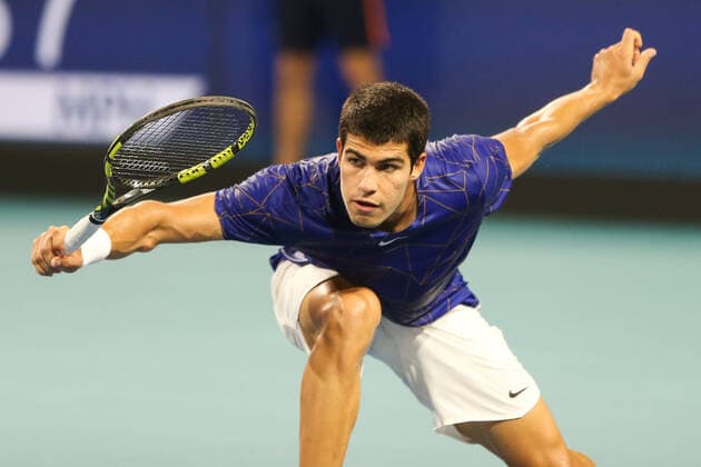 March 31, 2022, Miami Gardens, Florida, United States: Carlos Alcaraz (ESP) returns a shot during the men s singles quarterfinals match at the Miami Open presented by Itau at Hard Rock Stadium in Miami Gardens, Florida. Miami Gardens United States - ZUMAw109 20220331_zap_w109_067 Copyright: xDebbyxWongx
