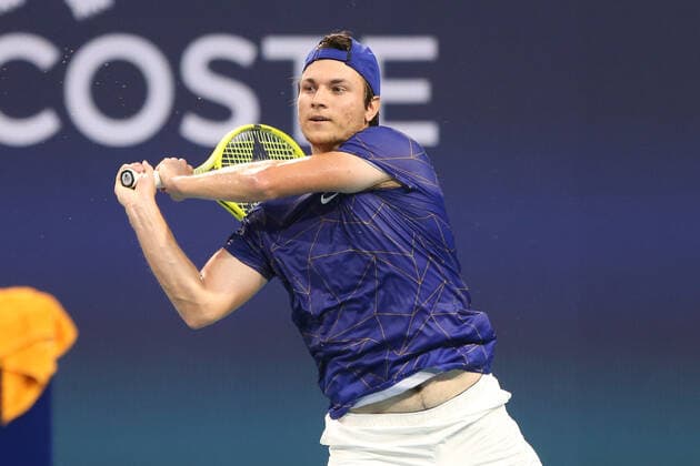 March 31, 2022, Miami Gardens, Florida, United States: Miomir Kecmanovic (SRB) returns a shot during the men s singles quarterfinals match at the Miami Open presented by Itau at Hard Rock Stadium in Miami Gardens, Florida. Miami Gardens United States - ZUMAw109 20220331_zap_w109_098 Copyright: xDebbyxWongx