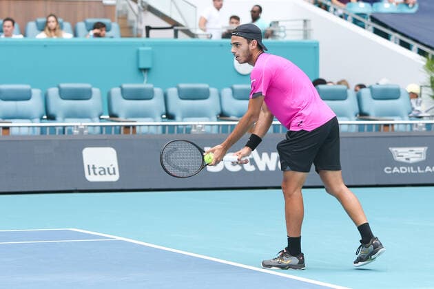 April 1, 2022, Miami Gardens, Florida, United States: Francisco Cerundolo (ARG) serves during the men s singles semifinals at the Miami Open presented by Itau at Hard Rock Stadium in Miami Gardens, Florida. Miami Gardens United States - ZUMAw109 20220401_zap_w109_012 Copyright: xDebbyxWongx