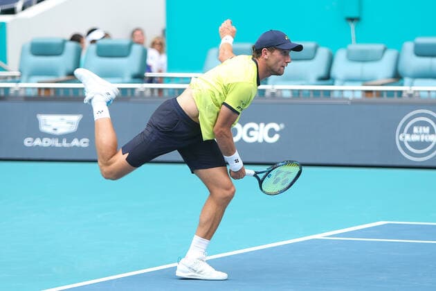 April 1, 2022, Miami Gardens, Florida, United States: Casper Ruud (NOR) serves during the men s singles semifinals at the Miami Open presented by Itau at Hard Rock Stadium in Miami Gardens, Florida. Miami Gardens United States - ZUMAw109 20220401_zap_w109_015 Copyright: xDebbyxWongx