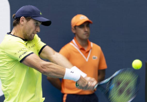Casper Ruud from Norway returns a two handed backhand shot to Francisco Cerundolo from Argentina during the semi-finals at the Miami Open in the Hard Rock Stadium in Miami Gardens, Florida, on Friday, April 1, 2022. Ruud defeated Cerundolo 6-4, 6-1 to advance to the finals.  MIA20220401106 GARYxIxROTHSTEIN