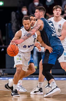Jaylon Brown Towers , Bogdan Radosavljevic HAKRO 01 04 22, Hamburg, Hamburg Towers vs Hakro Merlins Crailsheim, easyCredit BBL, Basketball Bundesliga, 1 Liga, season 2021 2022, 28 matchday Â