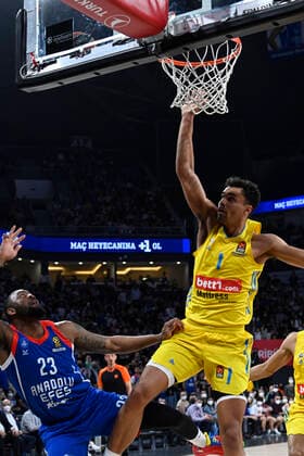 James Anderson (23) of Anadolu Efes Istanbul anMaodo Lo (1) of Alba Berlin during the Turkish Airlines EuroLeague Regular Season Round 33 match between Anadolu Efes Istanbul and Alba Berlin at Sinan Erdem Sports Arena in Istanbul, Turkey , on April 01, 2022 