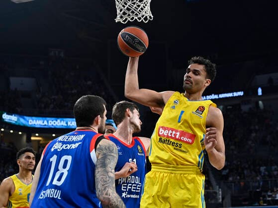 Adrien Moerman (18) , Tibor Pleiss (21) of Anadolu Efes Istanbul and Oscar Da Silva (1) of Alba Berlin during the Turkish Airlines EuroLeague Regular Season Round 33 match between Anadolu Efes Istanbul and Alba Berlin at Sinan Erdem Sports Arena in Istanbul, Turkey , on April 01, 2022 