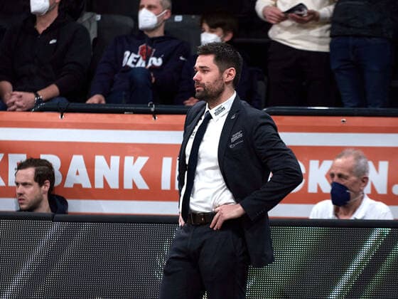 Sebastian Gleim HAKRO Merlins Crailsheim Headcoach, Coach Hamburg Towers vs HAKRO Merlins Crailsheim, 1 Bundesliga, Basketball, easycredit BBL, Edel Optics Arena, Spielzeit 2021 2022, 28 Spieltag, 01 04 2022 Foto EIBNER Stephanie Zerbe Hamburg Towers vs HARKO Merlins Crailsheim, 1 Bundesliga, Basketball, easycredit BBL, Spielzeit 2021 2022, 28 Spieltag, 01 04 2022 Hamburg Copyright: xStephaniexZerbe xEibner-Pressefox EP_SZE