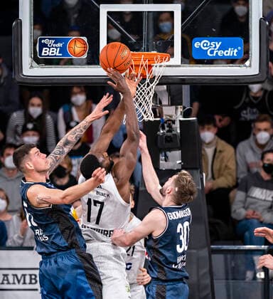 Bogdan Radosavljevic HAKRO , Eddy Edigin Towers , Jon Axel Gudmundsson HARKO 01 04 22, Hamburg, Hamburg Towers vs Hakro Merlins Crailsheim, easyCredit BBL, Basketball Bundesliga, 1 Liga, Season 2021 2022, 28 Matchday Â