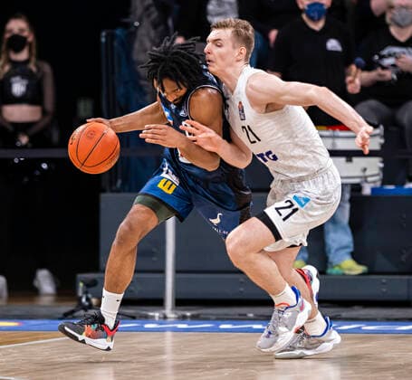 Terell Harris HARKO , Justus Hollatz Towers 01 04 22, Hamburg, Hamburg Towers vs Hakro Merlins Crailsheim, easyCredit BBL, Basketball Bundesliga, 1 Liga, season 2021 2022, 28 matchday Â