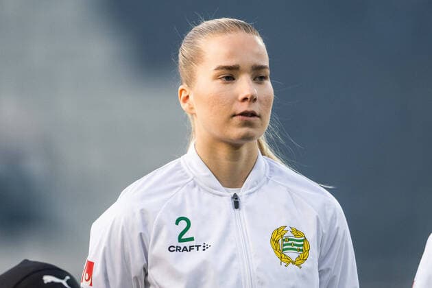 220401 Hammarbys Eva Nyström during line up before the football match in the Damallsvenskan between Häcken and Hammarby on April 1, 2022 in Gothenburg,  Copyright: MATHIASxBERGELD BB220401MB119