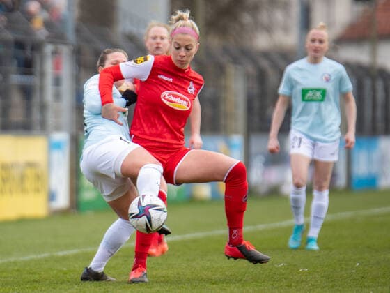 Dina Orschmann 11 Potsdam and Sharon Beck 10 FC Cologne in action during the Flyeralarm womens Bundesliga match 1 FFC Turbine Potsdam 1 FC Köln on 02 04 2022 Potsdam Karl Liebnkecht Stadion Brandenburg Germany