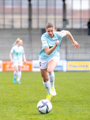 Melissa Kössler 25 Potsdam in action at the Flyeralarm womens Bundesliga match 1 FFC Turbine Potsdam 1 FC Köln on 02 04 2022 Potsdam Karl Liebnkecht Stadion Brandenburg Germany
