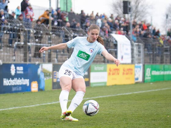 Melissa Kössler 25 Potsdam in action at the Flyeralarm womens Bundesliga match 1 FFC Turbine Potsdam 1 FC Köln on 02 04 2022 Potsdam Karl Liebnkecht Stadion Brandenburg Germany