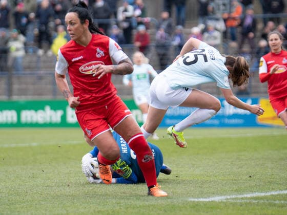 Elvira Herzog 34 FC Köln holds the ball against Melissa Kössler 25 Potsdam during the Flyeralarm womens Bundesliga match 1 FFC Turbine Potsdam 1 FC Köln on 02 04 2022 Potsdam Karl Liebnkecht Stadion Brandenburg Germany