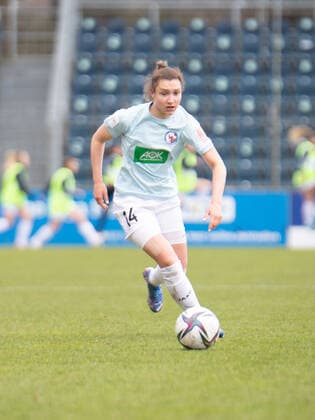 Sophie Weidauer 14 Potsdam in action during the Flyeralarm womens Bundesliga match 1 FFC Turbine Potsdam 1 FC Köln on 02 04 2022 Potsdam Karl Liebnkecht Stadion Brandenburg Germany