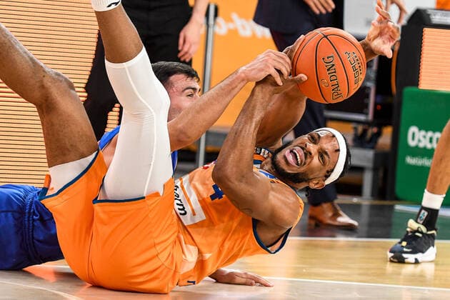 GER, BBL, ratiopharm Ulm vs Syntainics MBC 02 04 2022, ratiopharm arena, New Ulm, GER, BBL, ratiopharm Ulm vs Syntainics MBC, in picture fight for the ball, Nikola Rebic Syntainics, 44 , Jaron Blossomgame Ulm, 4 nordphotoxGmbHx xHafner nph00200