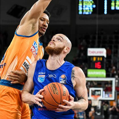 GER, BBL, ratiopharm Ulm vs Syntainics MBC 02 04 2022, ratiopharm arena, New Ulm, GER, BBL, ratiopharm Ulm vs Syntainics MBC, in picture Karim Jallow Ulm, 35 , Reggie Upshaw Syntainics, 30 nordphotoxGmbHx xHafner nph00200