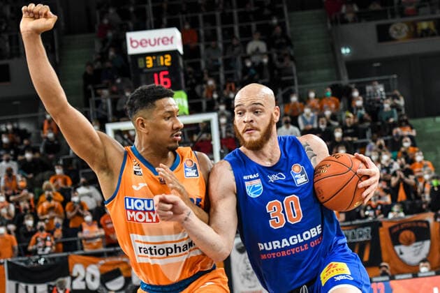 GER, BBL, ratiopharm Ulm vs Syntainics MBC 02 04 2022, ratiopharm arena, New Ulm, GER, BBL, ratiopharm Ulm vs Syntainics MBC, in picture Karim Jallow Ulm, 35 , Reggie Upshaw Syntainics, 30 nordphotoxGmbHx xHafner nph00200
