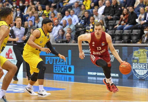 GER, Basketball,easy Credit BBL, EWE Baskets Oldenburg vs FC Bayern Munich Basketball 02 04 2022, EWE Arena, Oldenburg, GER, easy Credit BBL, EWE Baskets Oldenburg vs FC Bayern Munich Basketball , in picture Andreas OBST FC Bayern Munich Basketball 13 Phil PRESSEY EWE Baskets Oldenburg 11 TJ HOLYFIELD EWE Baskets Oldenburg 22 nordphotoxRojahn nph00310